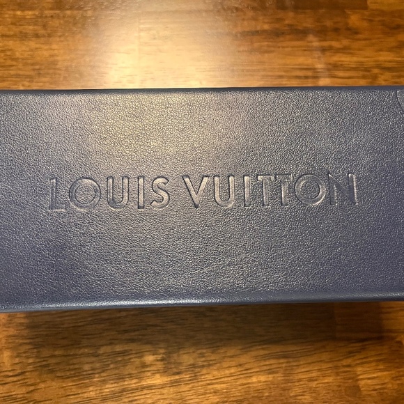 100% Authentic Louis Vuitton Sunglasses - Picture 4 of 6